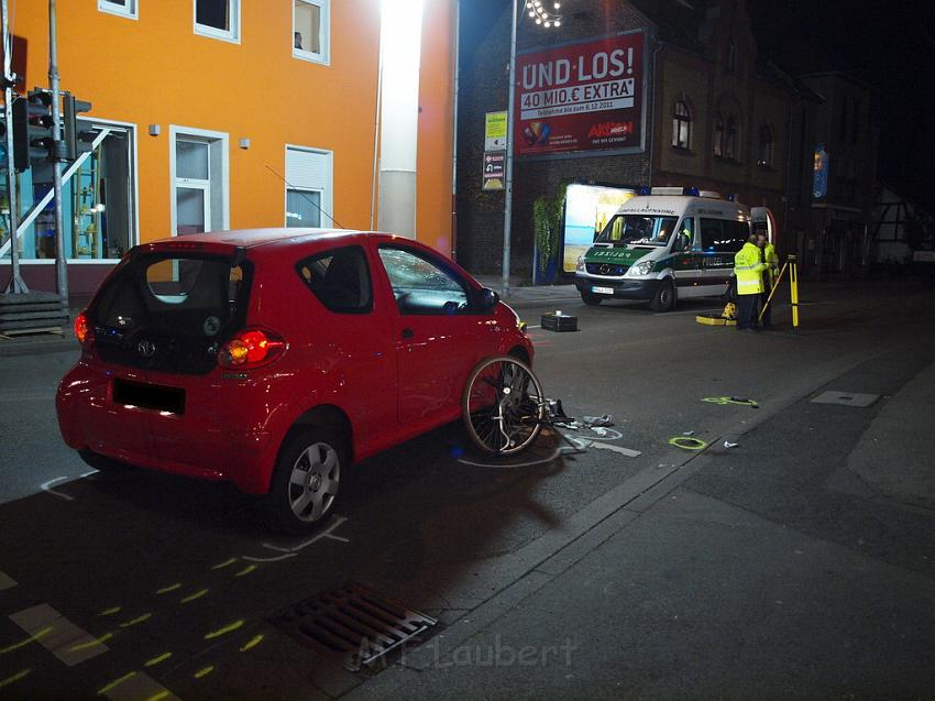 VU Rad gegen PKW Koeln Rath Roesratherstr Eilerstr P06.JPG